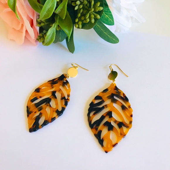 1 LEFT! Acrylic leaf earrings - Picture 2 of 5